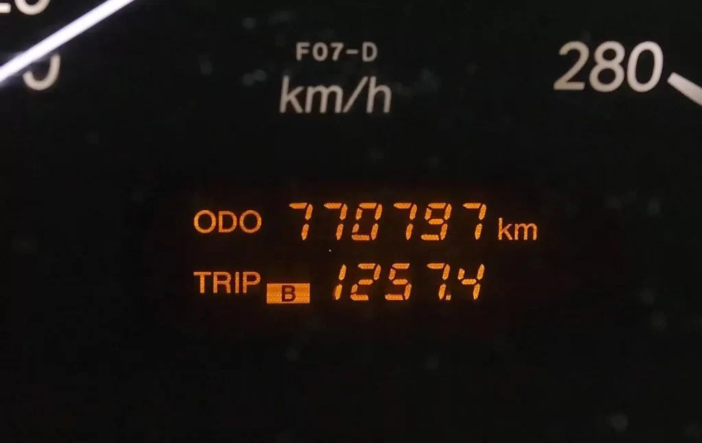 automobilis su didele rida priežiūra