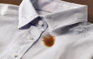 demių šalinimas nuo baltų drabužių