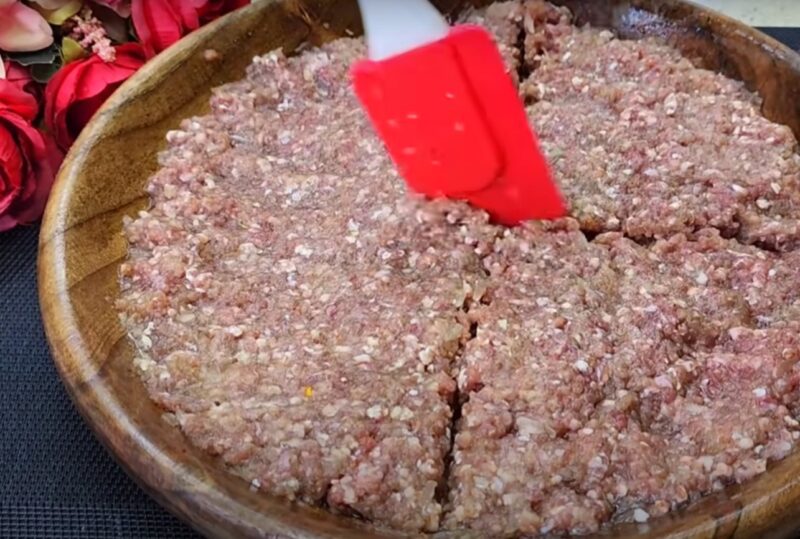 Намного вкуснее наших пирожков, семья просто в восторге. Турецкая мясная лепёшка