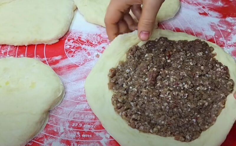 Намного вкуснее наших пирожков, семья просто в восторге. Турецкая мясная лепёшка