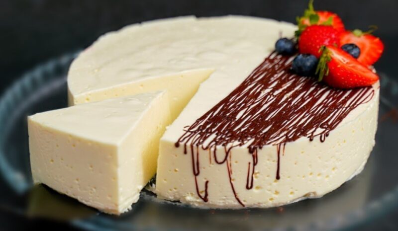 Простой освежающий десерт за 15 минут: без муки и сахара. Летом есть одно удовольствие!