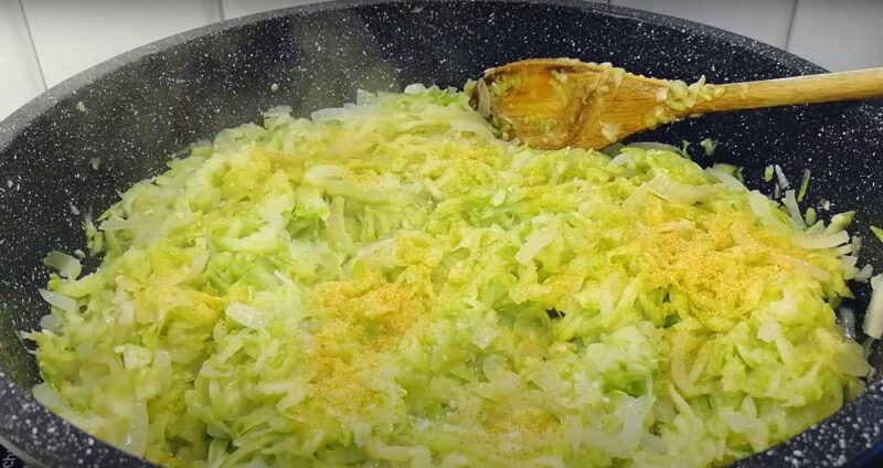 Такое блюдо с кабачками вы точно не пробовали. Хрустящие чебуреки с сочной начинкой