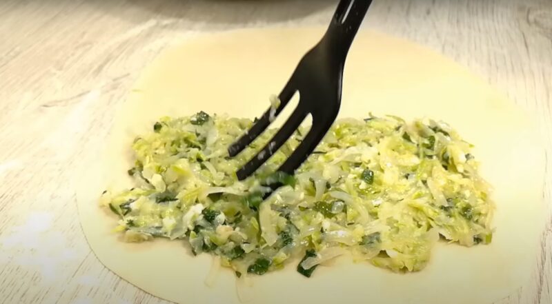 Такое блюдо с кабачками вы точно не пробовали. Хрустящие чебуреки с сочной начинкой