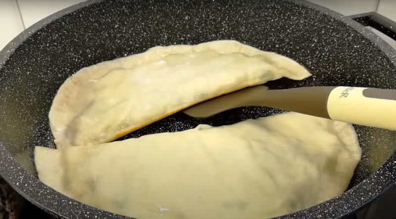 Такое блюдо с кабачками вы точно не пробовали. Хрустящие чебуреки с сочной начинкой