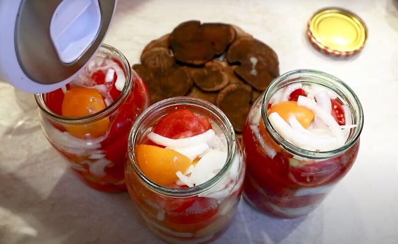 Съели за раз 3 банки! Помидоры в желе дольками на зиму: рецепт - закачаешься