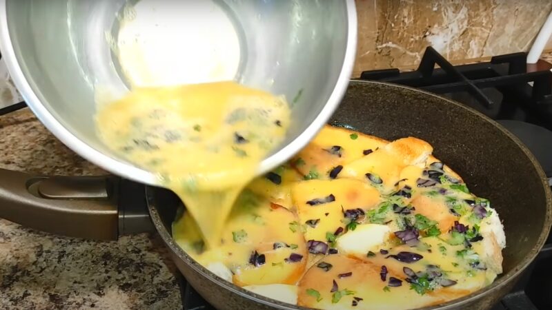 Завтрак за 5 минут на сковороде. Намного вкуснее пиццы: сытно, вкусно и быстро