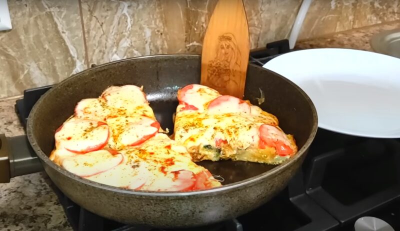 Завтрак за 5 минут на сковороде. Намного вкуснее пиццы: сытно, вкусно и быстро