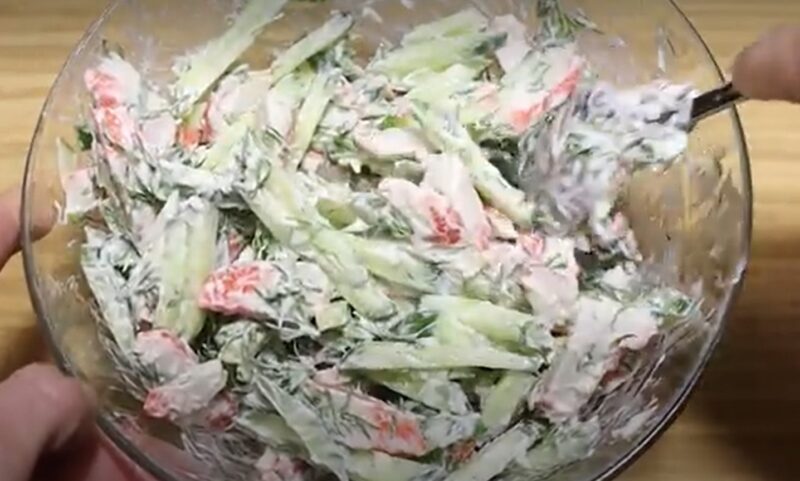 Салат из крабовых палочек "Летняя свежесть". Просто, вкусно и быстро